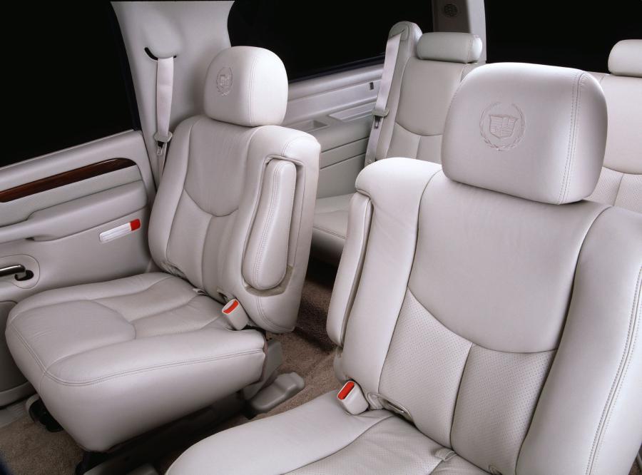  Cadillac Escalade ESV 2003 года  (фото 7 из 9)